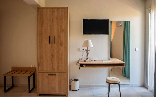Mythic Summer Hotel