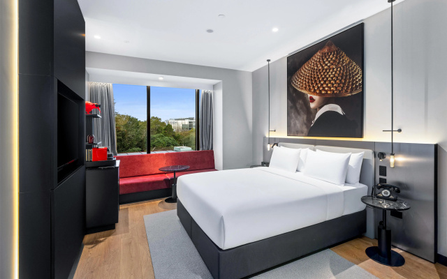 Radisson RED Auckland – Guest Rooms – Auckland