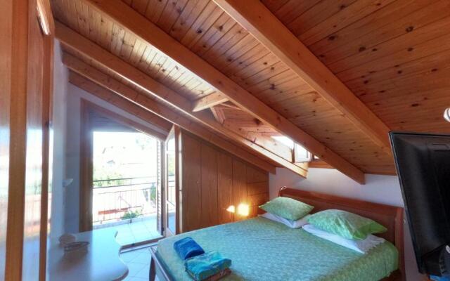 Loft apartment 20m from sea