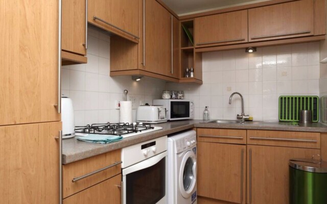 2 Bedroom Apartment off Leith Walk Sleeps 5