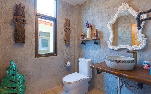 Pool villa  4 BR walking to Beach HV