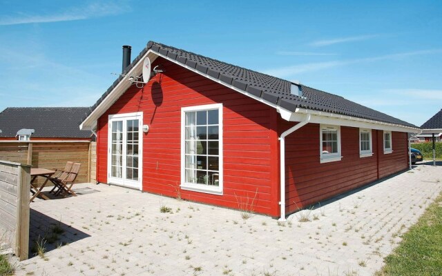 Picturesque Holiday Home in LÃ¸kken near Sea