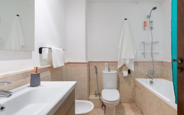 Luxury 3 bedrooms apartment with pool 100MBs wifi