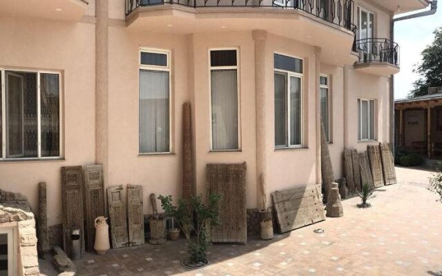 Zarina Hotel