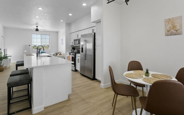 TWO Glendale CozySuites with Pool 2 & 9