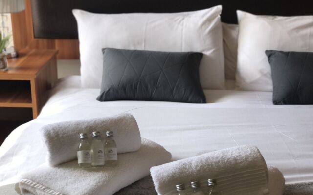 Manor Hills Guest Lodge