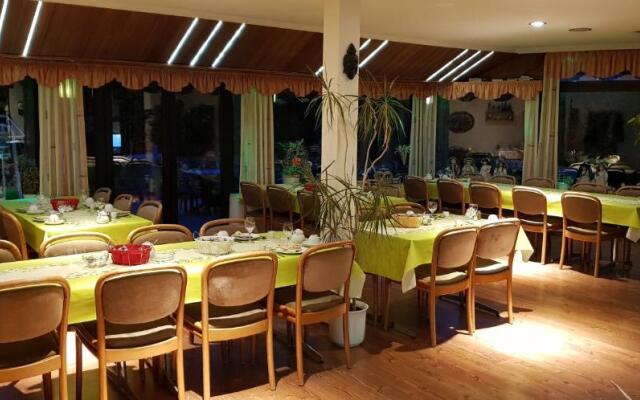 Pension Strohm im Lieth-Café