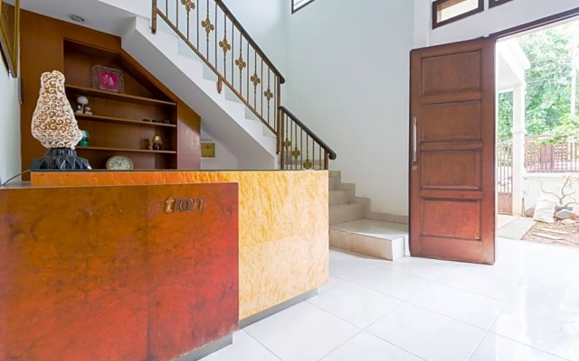 OYO Life 3451 Kost Shavero