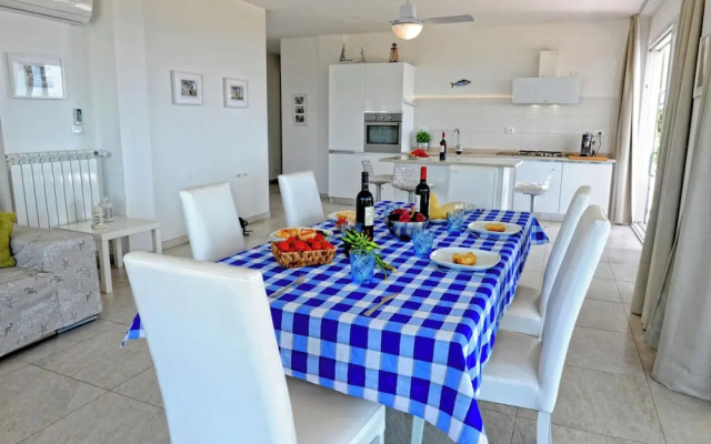 Luxury Apartment In Villa Vanissia
