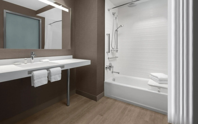 AC Hotel Fort Lauderdale Sawgrass Mills / Sunrise