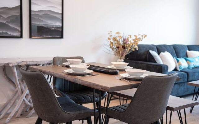 Slopes and Green by Revelstoke Vacations