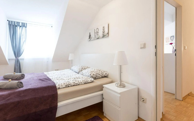 Lovely Two Level Apartment For Families