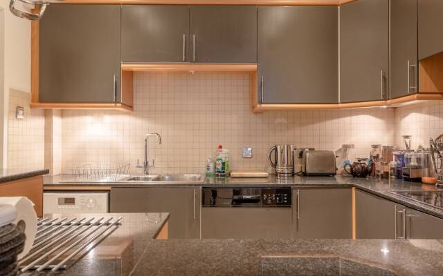 Spacious South Kensington 1 Bedroom Apartment