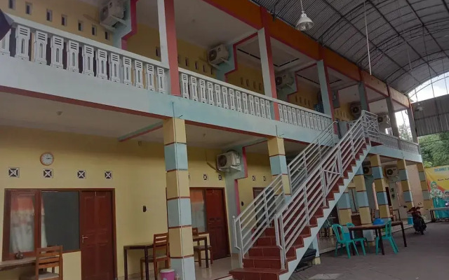 OYO 898 Joglo Family Hotel & Homestay