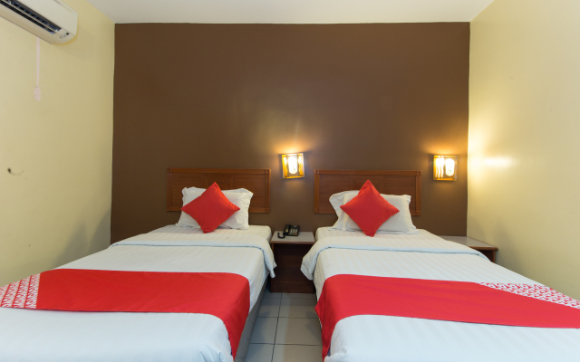 Super OYO 447 Comfort Hotel Meru