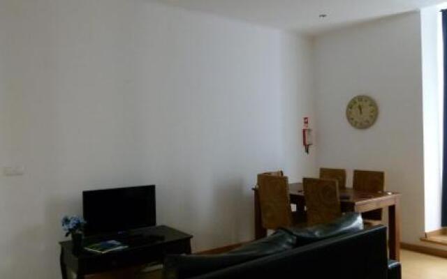 Watching Azores Apartments (R)