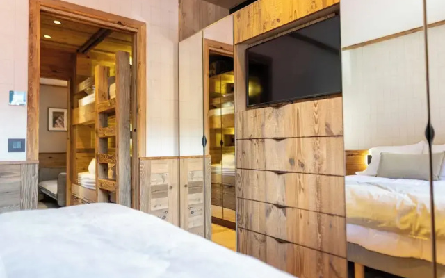 Apartment With Terrace and Parking Heart of Mega\"ve