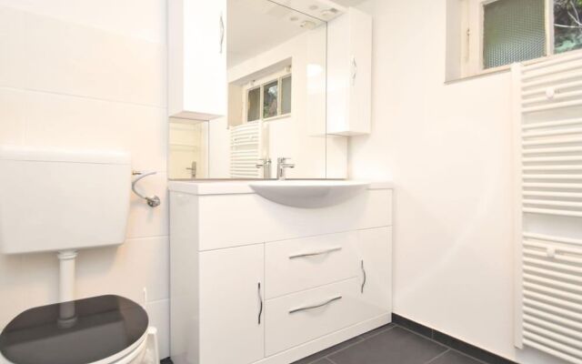 Charming Apartment With Parking Facilities