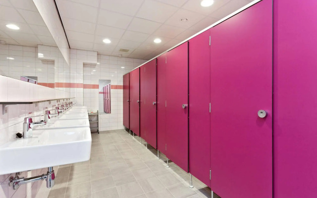 Hostelle - Caters to Women