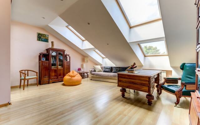 Home4day Spacious loft in the heart of Petersburg