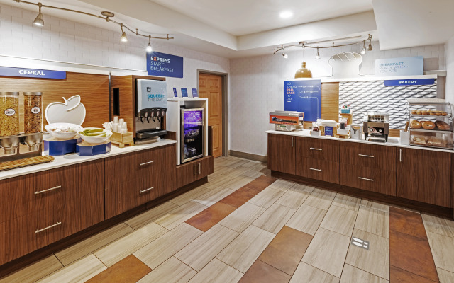 Holiday Inn Express & Suites Tulsa S Broken Arrow Hwy 51 by IHG