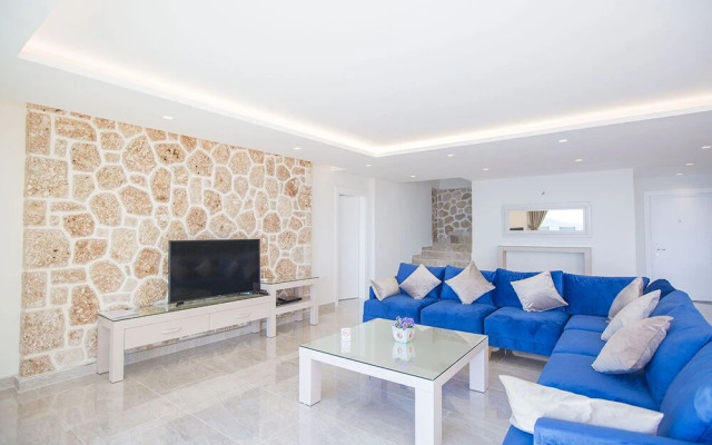 Villa Lamer by Akdenizvillam