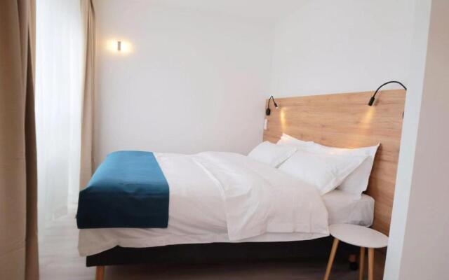 Hotel 83