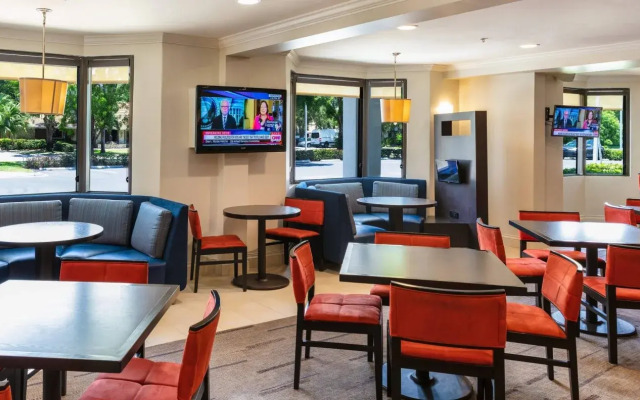 Courtyard by Marriott - Naples