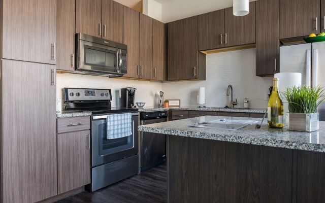 Uptown Downtown City View 1 BR Apt by Frontdesk