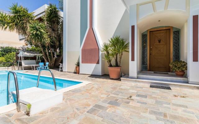 4 bdr Villa with Private Pool in Glyfada