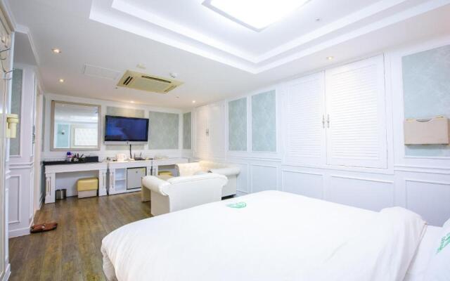 Kang Neung Dong-a Hotel