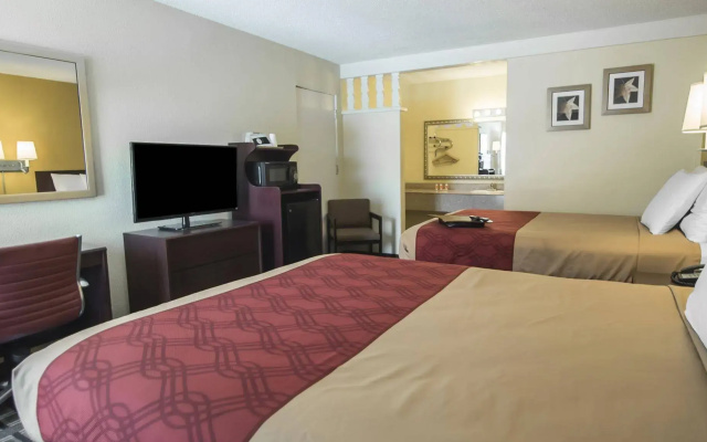 Super 8 by Wyndham Albuquerque Downtown