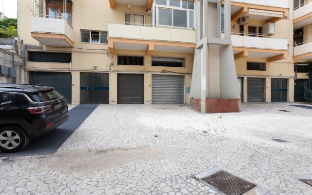 Lungomare Ciclopi Apartments With Balconies And Parking