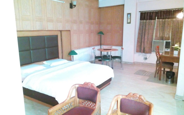 Hotel Queens Residency