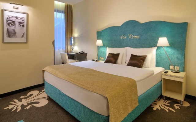Deluxe Double room (full double bed) (bed type is subject to availability)