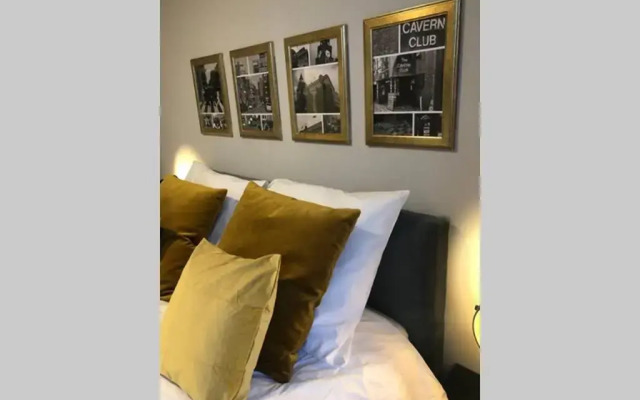 Liverpool · CHILLINGHOUSE # 8, ICE 3 Min. NETFLIX