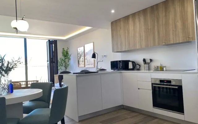 w Stylish 2BR w Sunny Terrace in Chueca