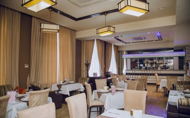Royal Vista Hotel
