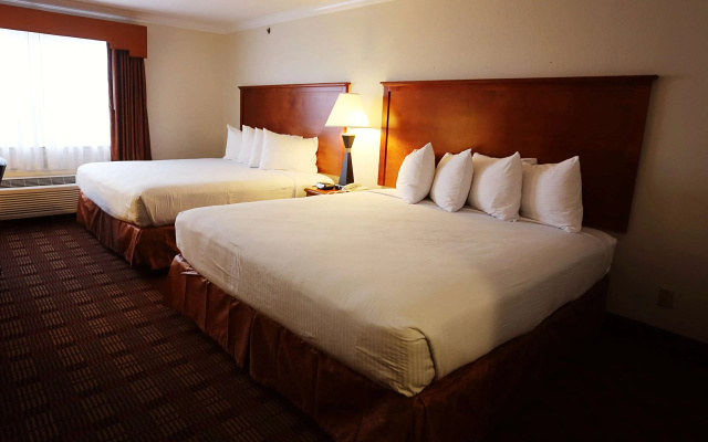 Best Western Club House Inn & Suites