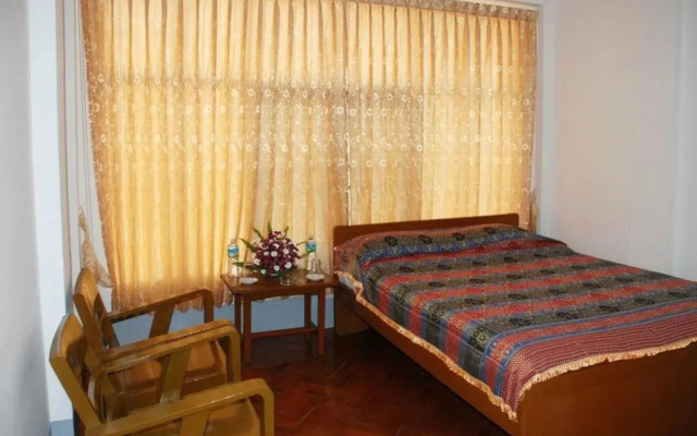 Naung Tong Hotel