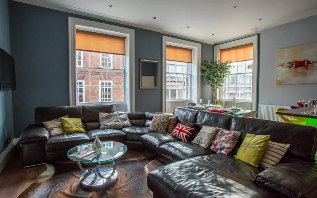 Most central luxury apartment - sleeps 4 & FREE parking!