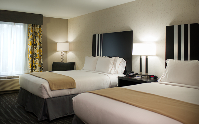 Holiday Inn Express And Suites Madison Centra