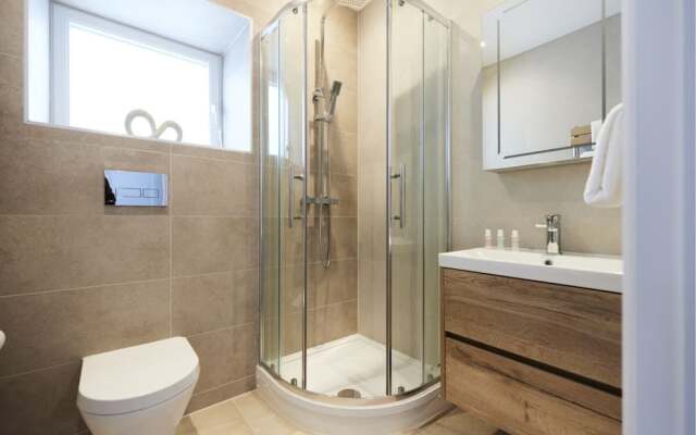 The Wembley Park Sanctuary - Stunning 2bdr Flat With Balcony