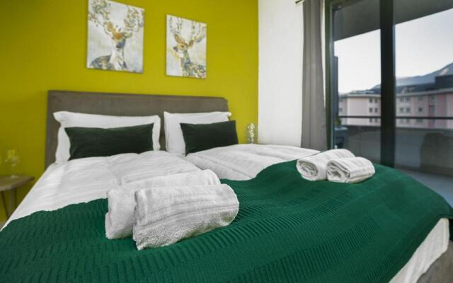Monolocale con terrazzo vista lago in Via Cassarinetta by LR