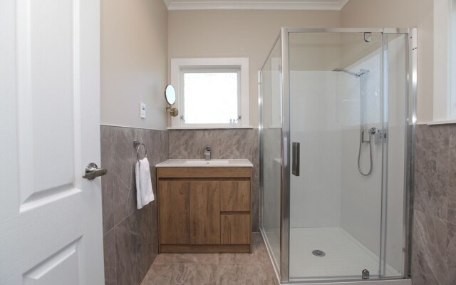 Luxury 3Brm Mannor in Temple View