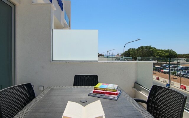 Phaedrus Living: Seaside Luxury Flat Harbour 110
