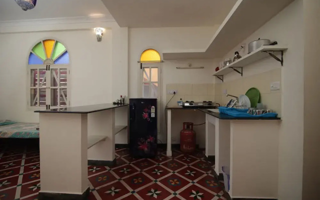 Holi-Wood Guesthouse
