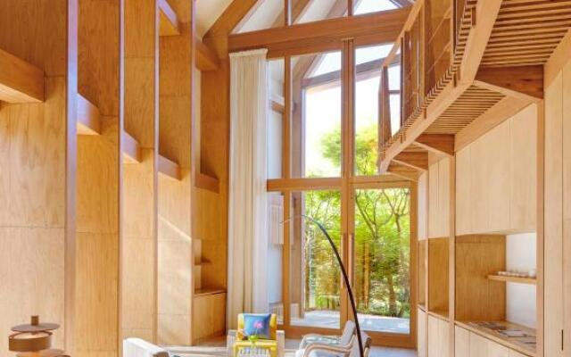 Shishi Iwa House