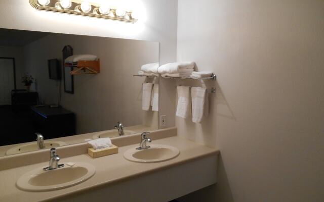 GuestHouse Inn & Suites Montesano