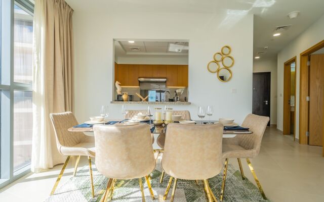 Glamorous Apartment Facing Burj Khalifa